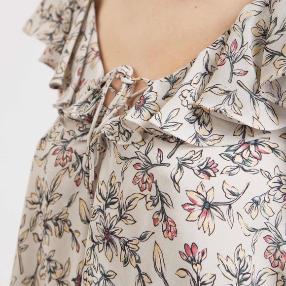 Very Pretty Floral J.O.A Blouse - Picture 3 of 4
